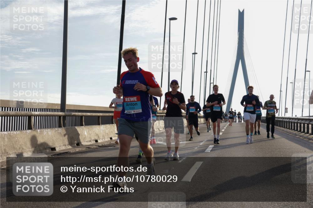 03.10.2026 - Köhlbrandbrückenlauf Yannick Fuchs http://msf.ph/oto/10780029 03.10.2026 09:25:29 Position 1 1833 meine-sportfotos.de