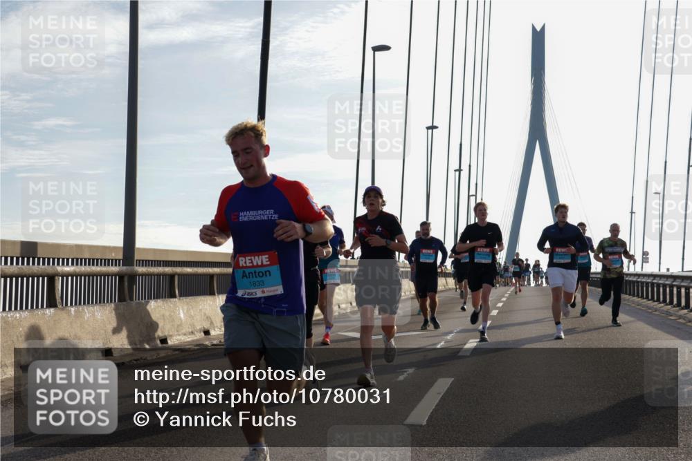03.10.2026 - Köhlbrandbrückenlauf Yannick Fuchs http://msf.ph/oto/10780031 03.10.2026 09:25:29 Position 1 1833 meine-sportfotos.de