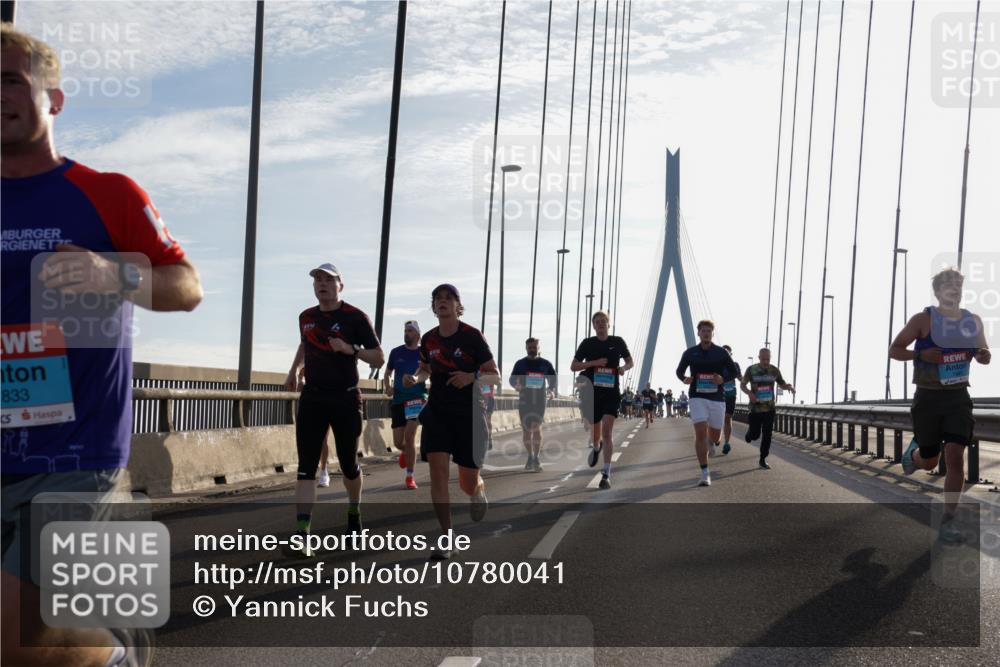 03.10.2026 - Köhlbrandbrückenlauf Yannick Fuchs http://msf.ph/oto/10780041 03.10.2026 09:25:30 Position 1 833 meine-sportfotos.de