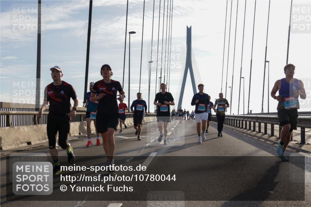 03.10.2026 - Köhlbrandbrückenlauf Yannick Fuchs http://msf.ph/oto/10780044 03.10.2026 09:25:30 Position 1 2211 meine-sportfotos.de