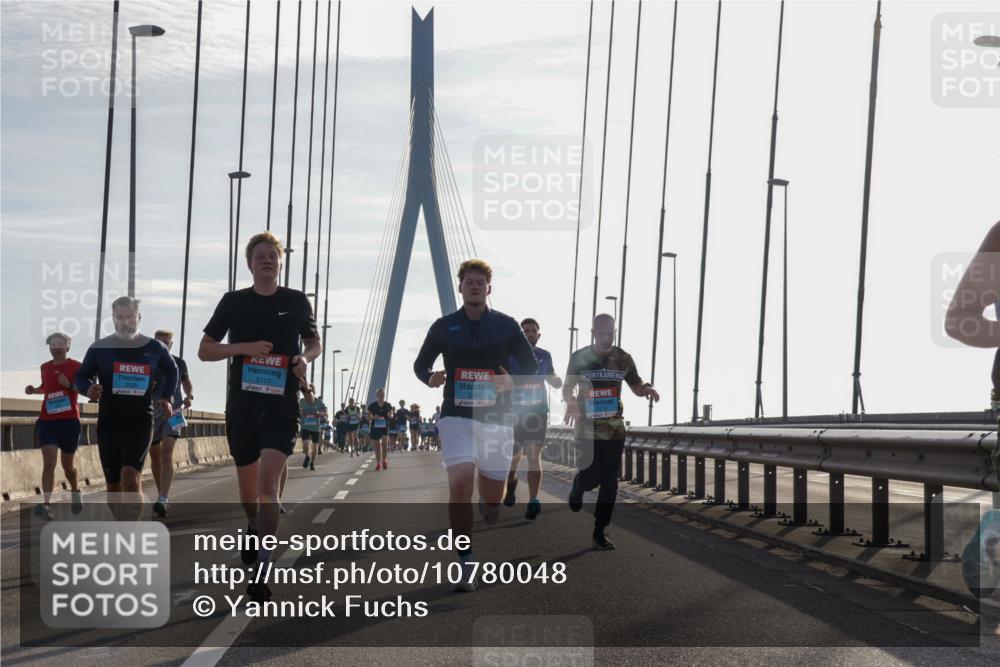 03.10.2026 - Köhlbrandbrückenlauf Yannick Fuchs http://msf.ph/oto/10780048 03.10.2026 09:25:31 Position 1 2122, 2267 meine-sportfotos.de