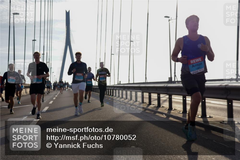 03.10.2026 - Köhlbrandbrückenlauf Yannick Fuchs http://msf.ph/oto/10780052 03.10.2026 09:25:31 Position 1 1961 meine-sportfotos.de