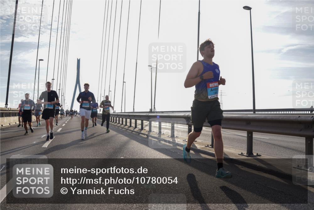 03.10.2026 - Köhlbrandbrückenlauf Yannick Fuchs http://msf.ph/oto/10780054 03.10.2026 09:25:31 Position 1 1961 meine-sportfotos.de
