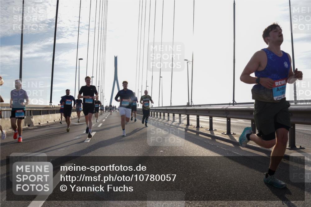 03.10.2026 - Köhlbrandbrückenlauf Yannick Fuchs http://msf.ph/oto/10780057 03.10.2026 09:25:32 Position 1 19 meine-sportfotos.de
