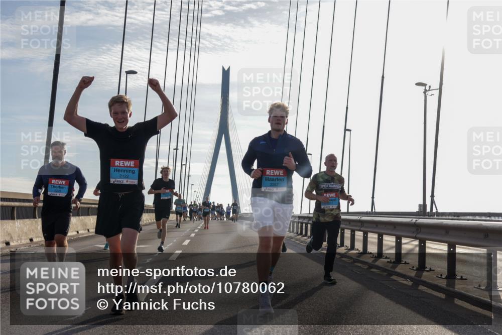 03.10.2026 - Köhlbrandbrückenlauf Yannick Fuchs http://msf.ph/oto/10780062 03.10.2026 09:25:32 Position 1 2122, 2267 meine-sportfotos.de