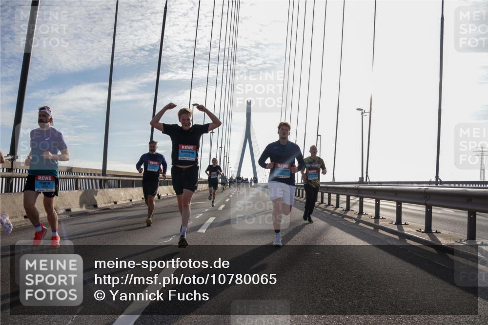 03.10.2026 - Köhlbrandbrückenlauf Yannick Fuchs http://msf.ph/oto/10780065 03.10.2026 09:25:32 Position 1 2122 meine-sportfotos.de
