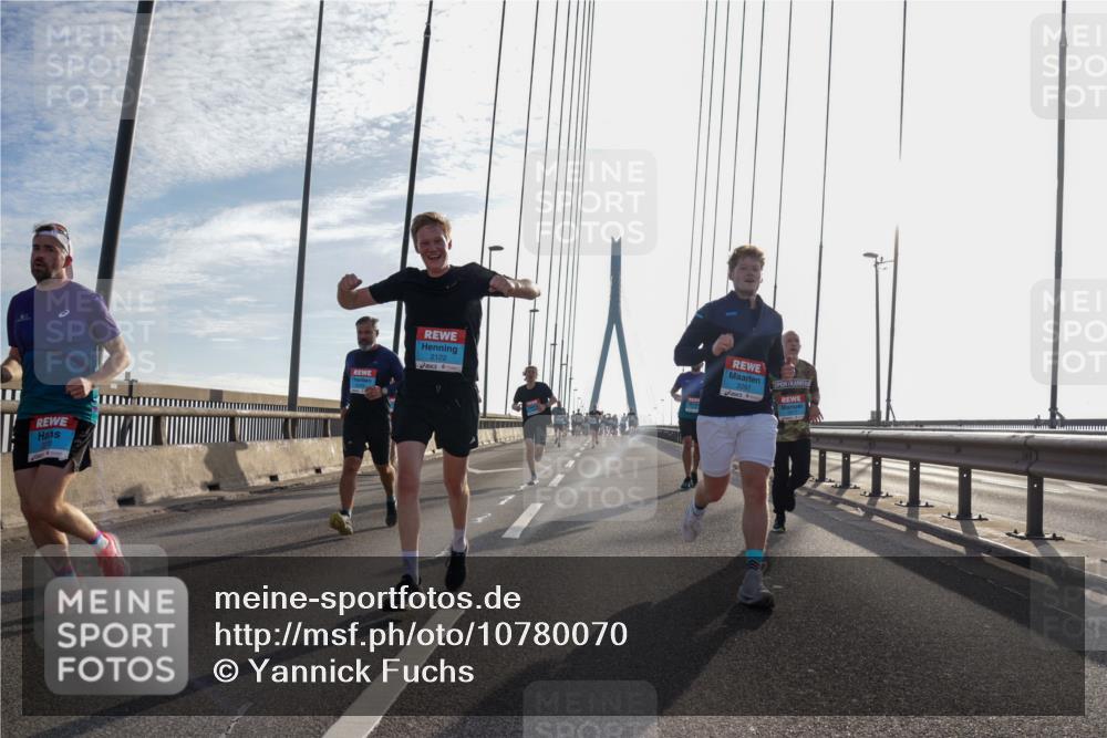03.10.2026 - Köhlbrandbrückenlauf Yannick Fuchs http://msf.ph/oto/10780070 03.10.2026 09:25:33 Position 1 2122 meine-sportfotos.de