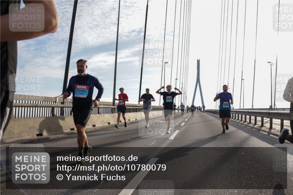 03.10.2026 - Köhlbrandbrückenlauf Yannick Fuchs http://msf.ph/oto/10780079 03.10.2026 09:25:34 Position 1 2229 meine-sportfotos.de