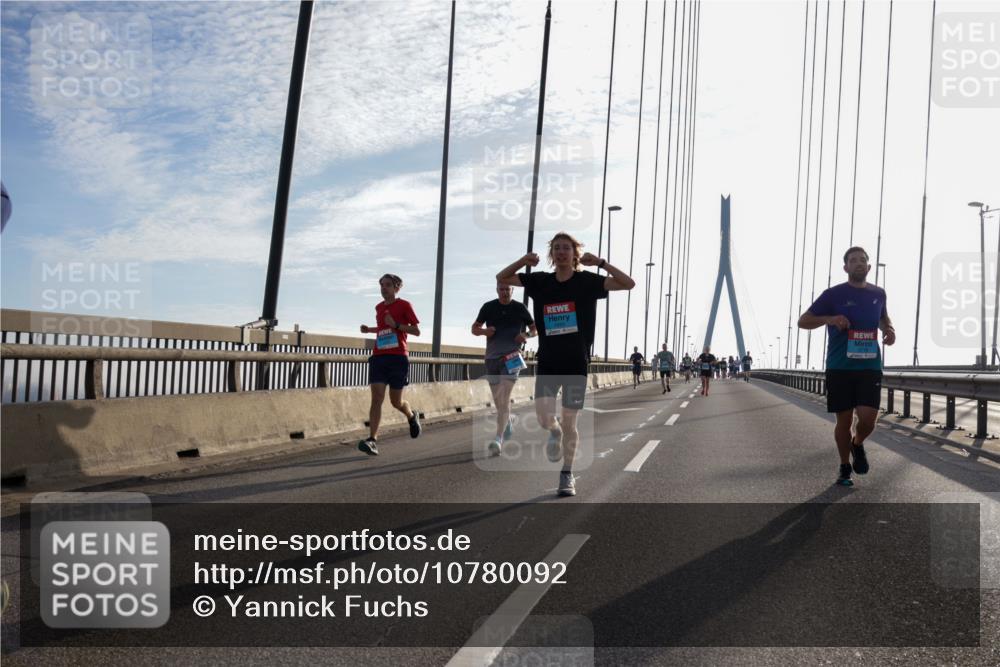 03.10.2026 - Köhlbrandbrückenlauf Yannick Fuchs http://msf.ph/oto/10780092 03.10.2026 09:25:34 Position 1  meine-sportfotos.de