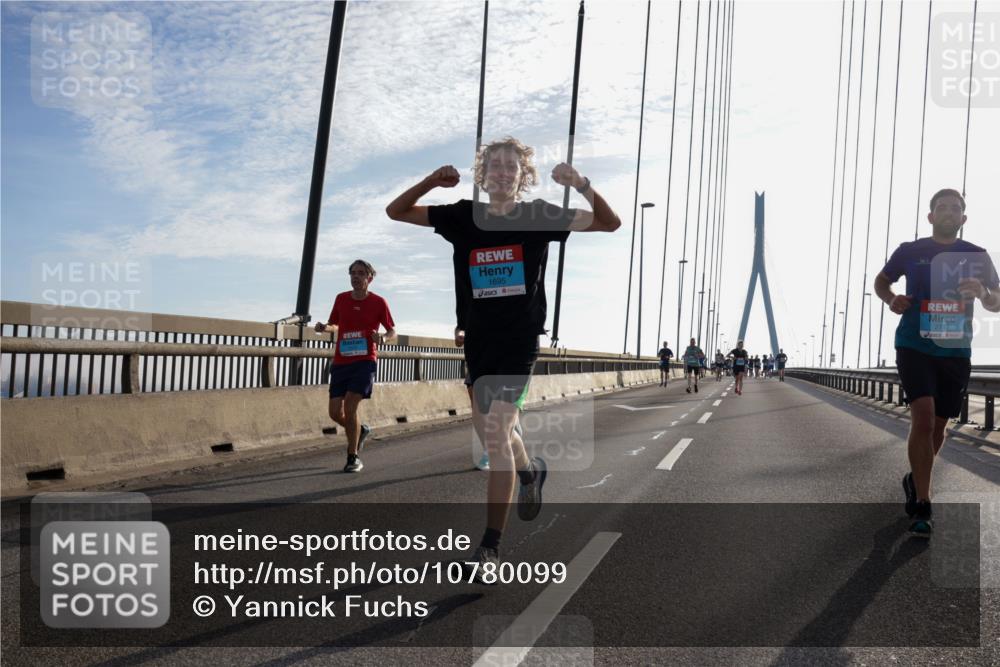 03.10.2026 - Köhlbrandbrückenlauf Yannick Fuchs http://msf.ph/oto/10780099 03.10.2026 09:25:35 Position 1 1695, 2718 meine-sportfotos.de