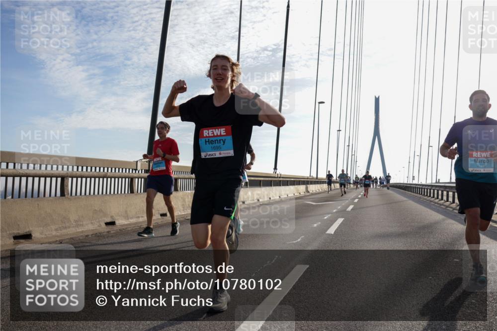 03.10.2026 - Köhlbrandbrückenlauf Yannick Fuchs http://msf.ph/oto/10780102 03.10.2026 09:25:35 Position 1 1695, 2718 meine-sportfotos.de