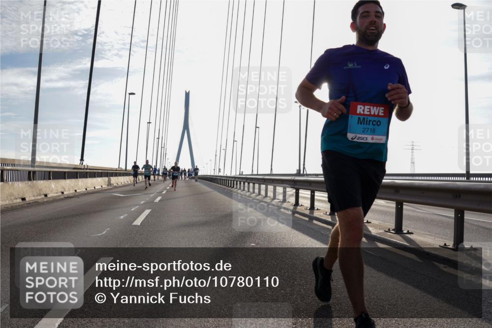 03.10.2026 - Köhlbrandbrückenlauf Yannick Fuchs http://msf.ph/oto/10780110 03.10.2026 09:25:36 Position 1 2718 meine-sportfotos.de