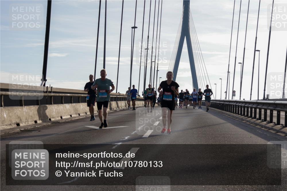 03.10.2026 - Köhlbrandbrückenlauf Yannick Fuchs http://msf.ph/oto/10780133 03.10.2026 09:25:38 Position 1  meine-sportfotos.de