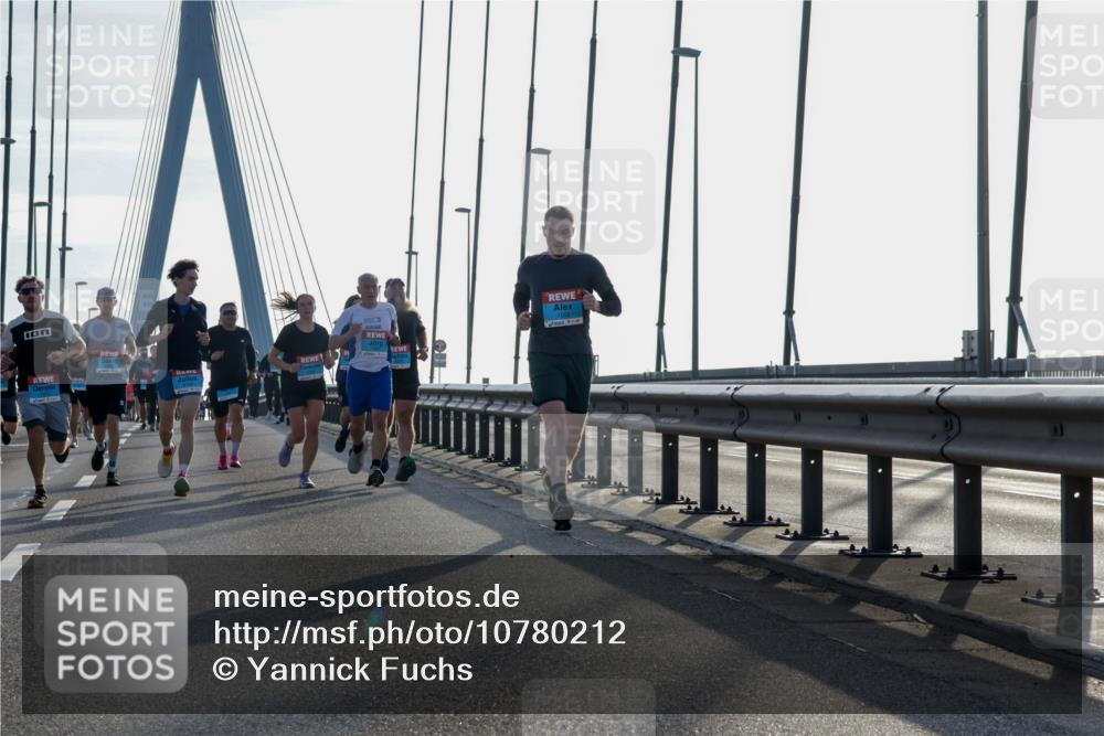 03.10.2026 - Köhlbrandbrückenlauf Yannick Fuchs http://msf.ph/oto/10780212 03.10.2026 09:25:46 Position 1 14 meine-sportfotos.de