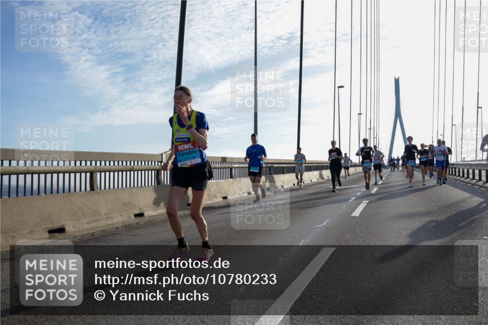 03.10.2026 - Köhlbrandbrückenlauf Yannick Fuchs http://msf.ph/oto/10780233 03.10.2026 09:25:47 Position 1 2660, 52, 1343 meine-sportfotos.de