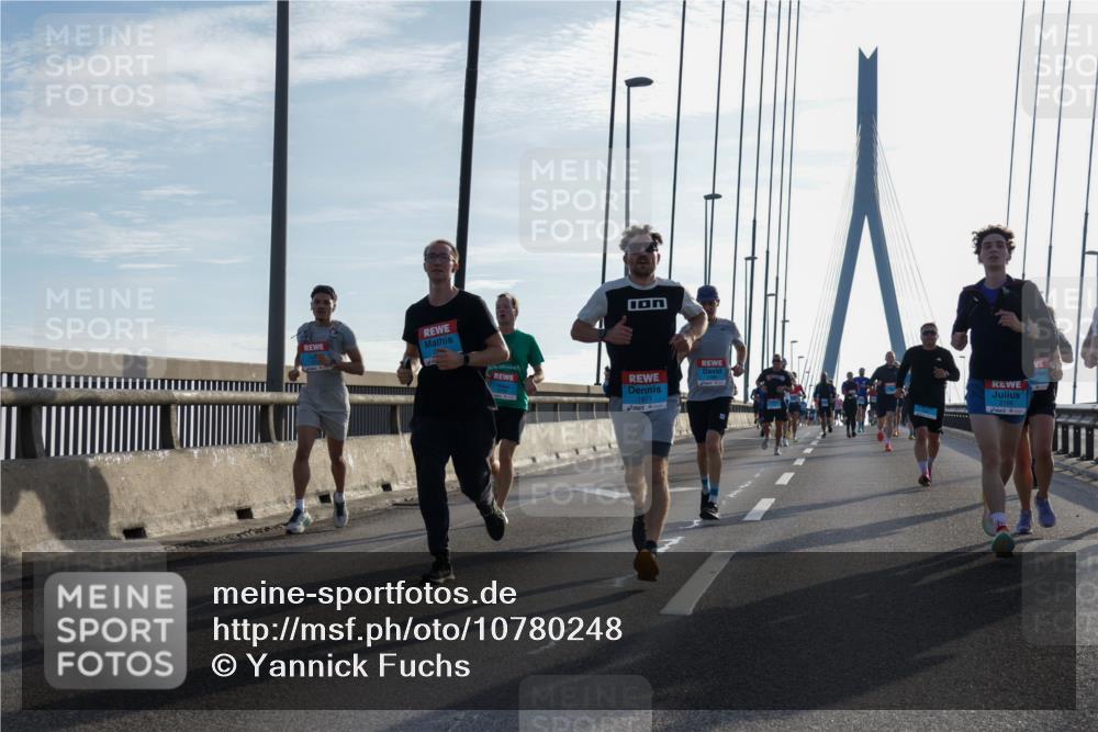 03.10.2026 - Köhlbrandbrückenlauf Yannick Fuchs http://msf.ph/oto/10780248 03.10.2026 09:25:49 Position 1 1911 meine-sportfotos.de