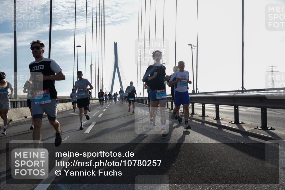 03.10.2026 - Köhlbrandbrückenlauf Yannick Fuchs http://msf.ph/oto/10780257 03.10.2026 09:25:50 Position 1 1911 meine-sportfotos.de