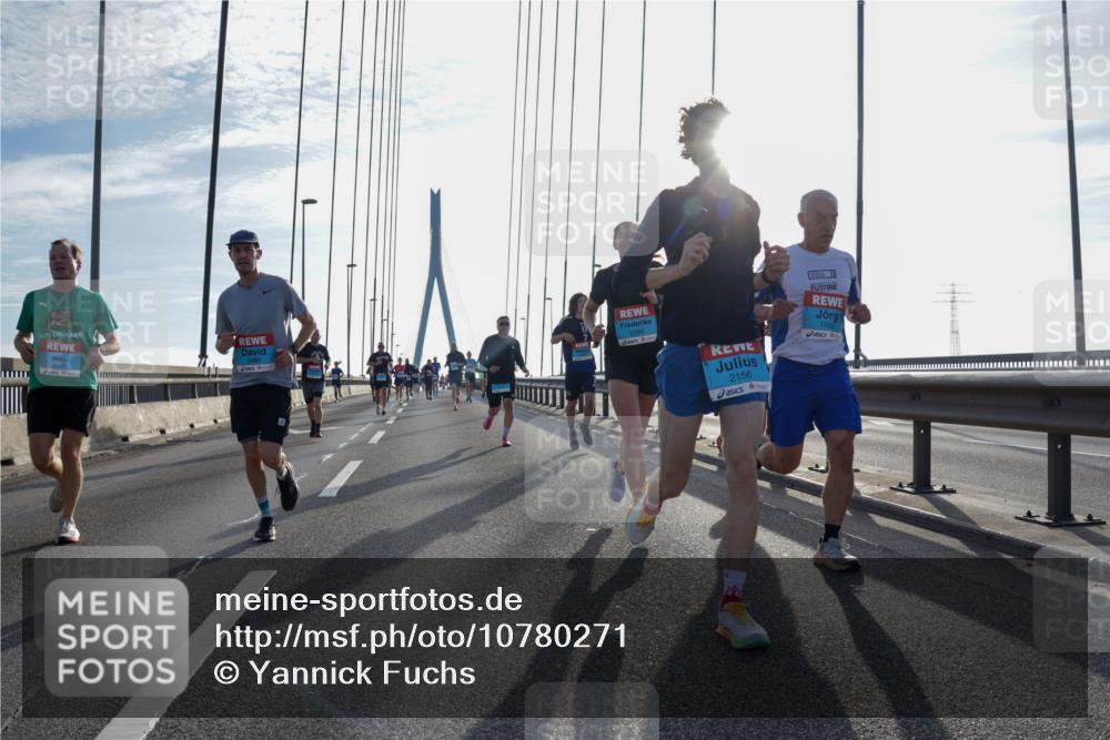 03.10.2026 - Köhlbrandbrückenlauf Yannick Fuchs http://msf.ph/oto/10780271 03.10.2026 09:25:51 Position 1 1, 2156, 1682 meine-sportfotos.de