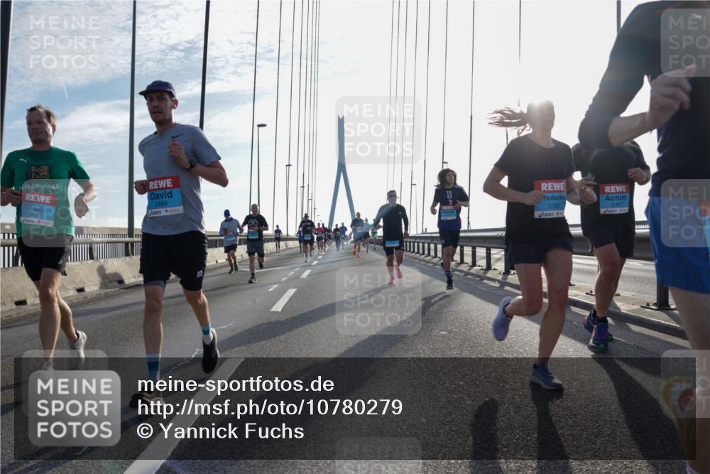 03.10.2026 - Köhlbrandbrückenlauf Yannick Fuchs http://msf.ph/oto/10780279 03.10.2026 09:25:51 Position 1 2486, 3799, 2390 meine-sportfotos.de