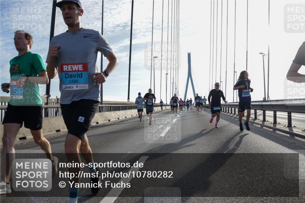 03.10.2026 - Köhlbrandbrückenlauf Yannick Fuchs http://msf.ph/oto/10780282 03.10.2026 09:25:52 Position 1 3799, 2486 meine-sportfotos.de