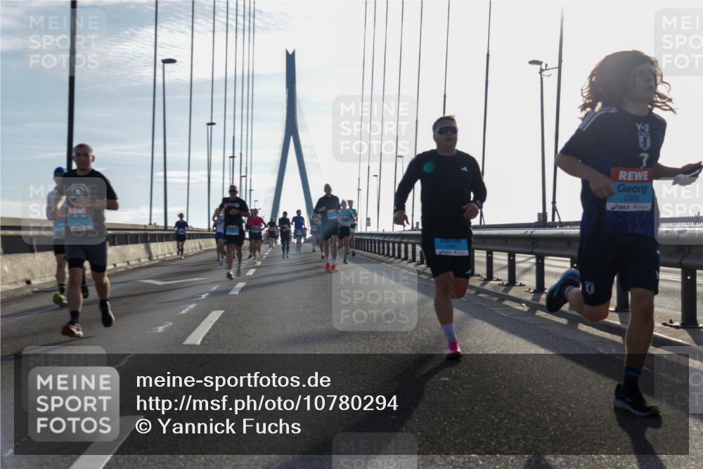 03.10.2026 - Köhlbrandbrückenlauf Yannick Fuchs http://msf.ph/oto/10780294 03.10.2026 09:25:53 Position 1 3, 7, 2325 meine-sportfotos.de