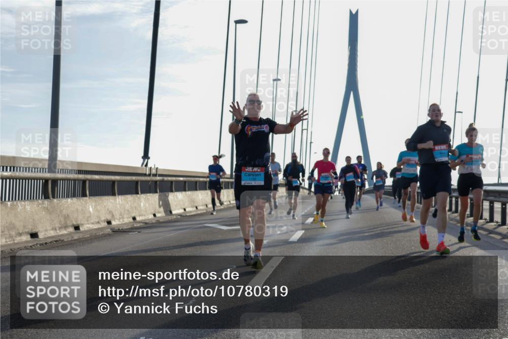03.10.2026 - Köhlbrandbrückenlauf Yannick Fuchs http://msf.ph/oto/10780319 03.10.2026 09:25:55 Position 1 1786 meine-sportfotos.de