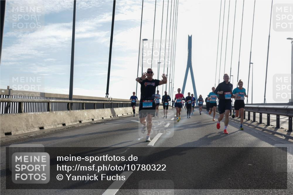 03.10.2026 - Köhlbrandbrückenlauf Yannick Fuchs http://msf.ph/oto/10780322 03.10.2026 09:25:55 Position 1  meine-sportfotos.de