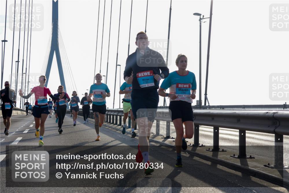 03.10.2026 - Köhlbrandbrückenlauf Yannick Fuchs http://msf.ph/oto/10780334 03.10.2026 09:25:56 Position 1 3765, 1795 meine-sportfotos.de