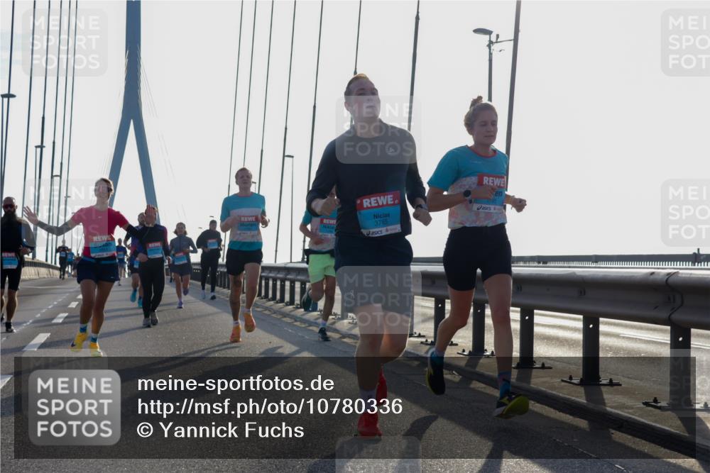 03.10.2026 - Köhlbrandbrückenlauf Yannick Fuchs http://msf.ph/oto/10780336 03.10.2026 09:25:56 Position 1 3765, 1795 meine-sportfotos.de