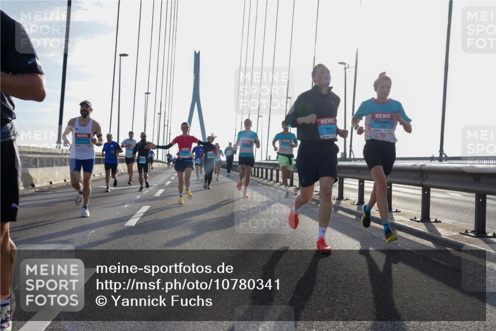 03.10.2026 - Köhlbrandbrückenlauf Yannick Fuchs http://msf.ph/oto/10780341 03.10.2026 09:25:57 Position 1 3765, 1795 meine-sportfotos.de