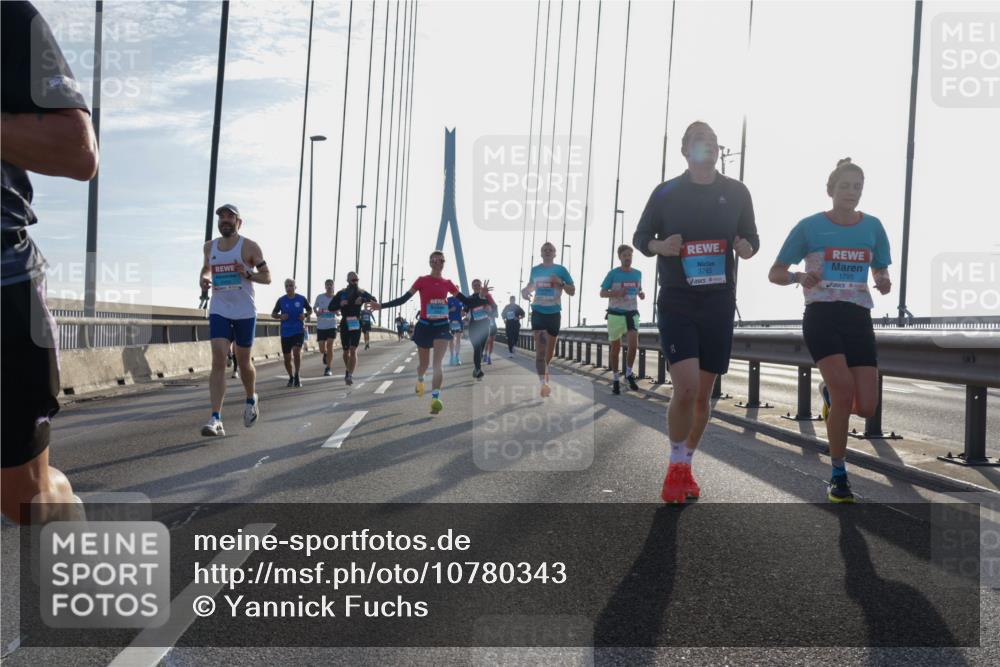 03.10.2026 - Köhlbrandbrückenlauf Yannick Fuchs http://msf.ph/oto/10780343 03.10.2026 09:25:57 Position 1 3765, 1795 meine-sportfotos.de