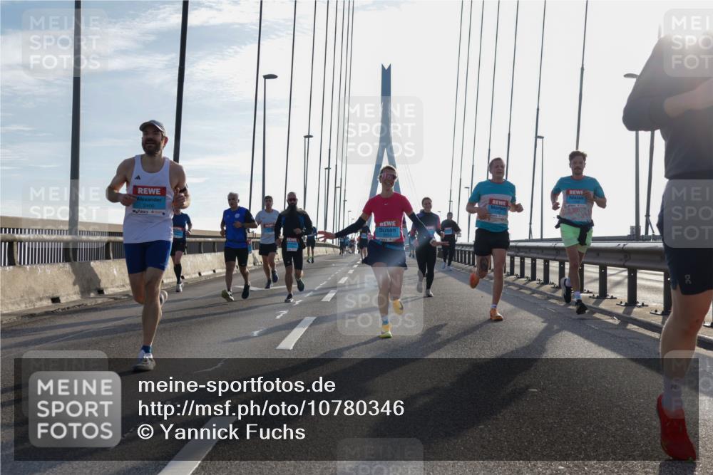 03.10.2026 - Köhlbrandbrückenlauf Yannick Fuchs http://msf.ph/oto/10780346 03.10.2026 09:25:57 Position 1 2400, 30 meine-sportfotos.de