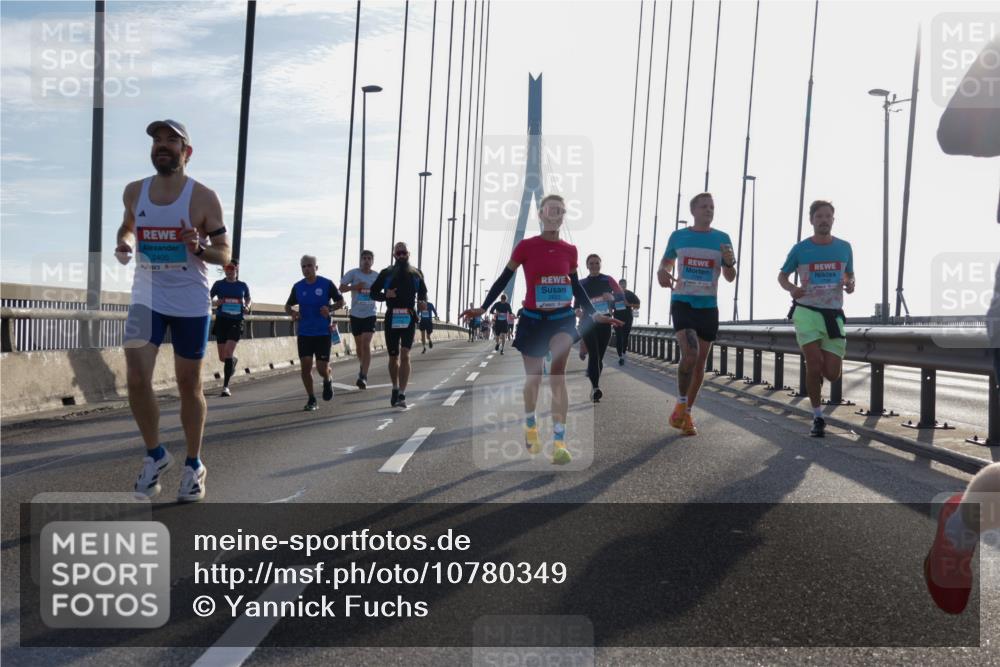 03.10.2026 - Köhlbrandbrückenlauf Yannick Fuchs http://msf.ph/oto/10780349 03.10.2026 09:25:57 Position 1 2400 meine-sportfotos.de
