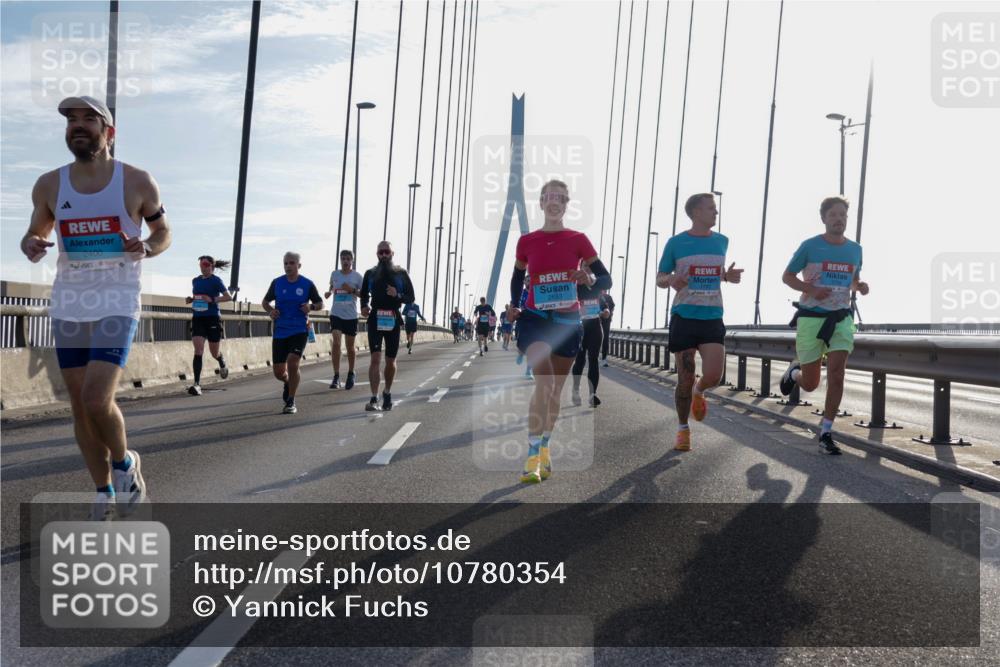 03.10.2026 - Köhlbrandbrückenlauf Yannick Fuchs http://msf.ph/oto/10780354 03.10.2026 09:25:58 Position 1 2400, 2653 meine-sportfotos.de