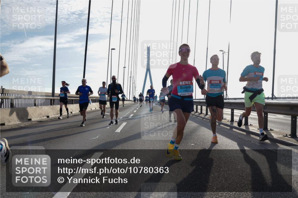 03.10.2026 - Köhlbrandbrückenlauf Yannick Fuchs http://msf.ph/oto/10780363 03.10.2026 09:25:58 Position 1 2653, 1797 meine-sportfotos.de
