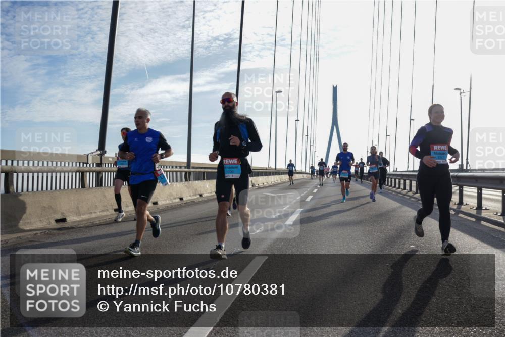03.10.2026 - Köhlbrandbrückenlauf Yannick Fuchs http://msf.ph/oto/10780381 03.10.2026 09:26:00 Position 1 1730, 2297 meine-sportfotos.de
