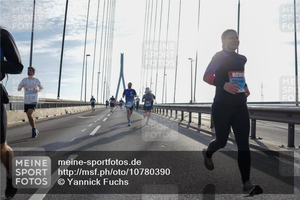 03.10.2026 - Köhlbrandbrückenlauf Yannick Fuchs http://msf.ph/oto/10780390 03.10.2026 09:26:00 Position 1 297 meine-sportfotos.de