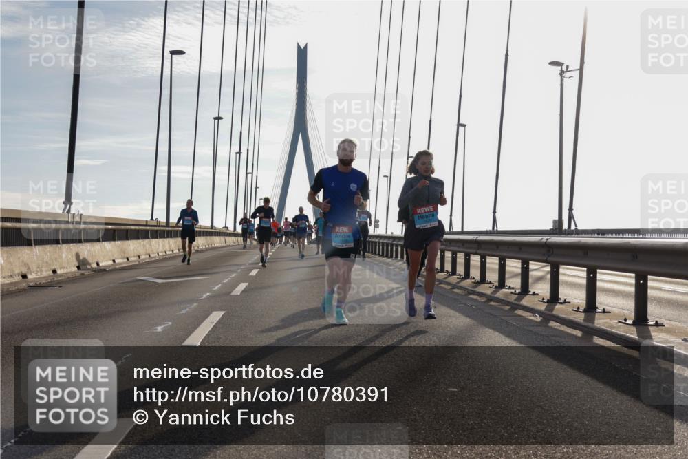 03.10.2026 - Köhlbrandbrückenlauf Yannick Fuchs http://msf.ph/oto/10780391 03.10.2026 09:26:01 Position 1 1831 meine-sportfotos.de