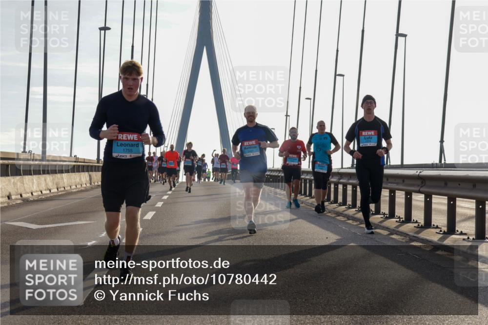 03.10.2026 - Köhlbrandbrückenlauf Yannick Fuchs http://msf.ph/oto/10780442 03.10.2026 09:26:05 Position 1 1755, 2427, 1 meine-sportfotos.de
