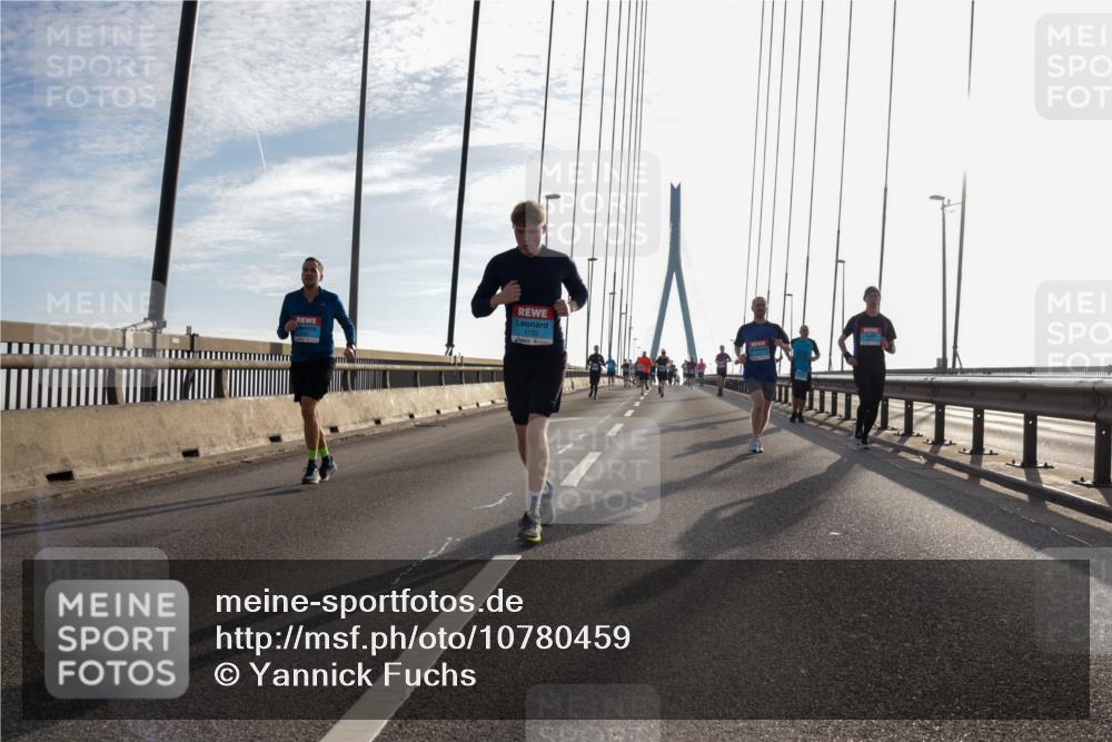 03.10.2026 - Köhlbrandbrückenlauf Yannick Fuchs http://msf.ph/oto/10780459 03.10.2026 09:26:07 Position 1 1755 meine-sportfotos.de