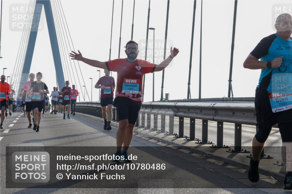 03.10.2026 - Köhlbrandbrückenlauf Yannick Fuchs http://msf.ph/oto/10780486 03.10.2026 09:26:09 Position 1 1325, 16, 8, 2016, 2380 meine-sportfotos.de
