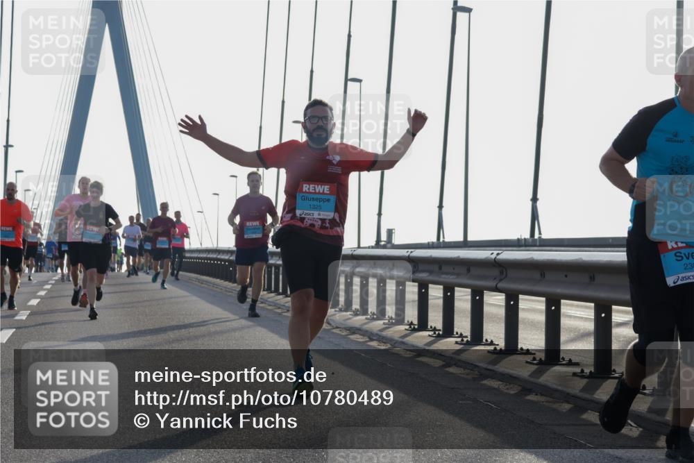 03.10.2026 - Köhlbrandbrückenlauf Yannick Fuchs http://msf.ph/oto/10780489 03.10.2026 09:26:09 Position 1 1325, 9, 8, 2016, 238 meine-sportfotos.de