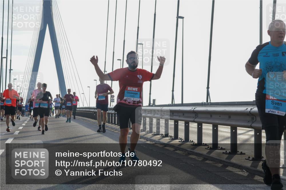 03.10.2026 - Köhlbrandbrückenlauf Yannick Fuchs http://msf.ph/oto/10780492 03.10.2026 09:26:09 Position 1 1325, 4, 16, 8, 16, 2380 meine-sportfotos.de