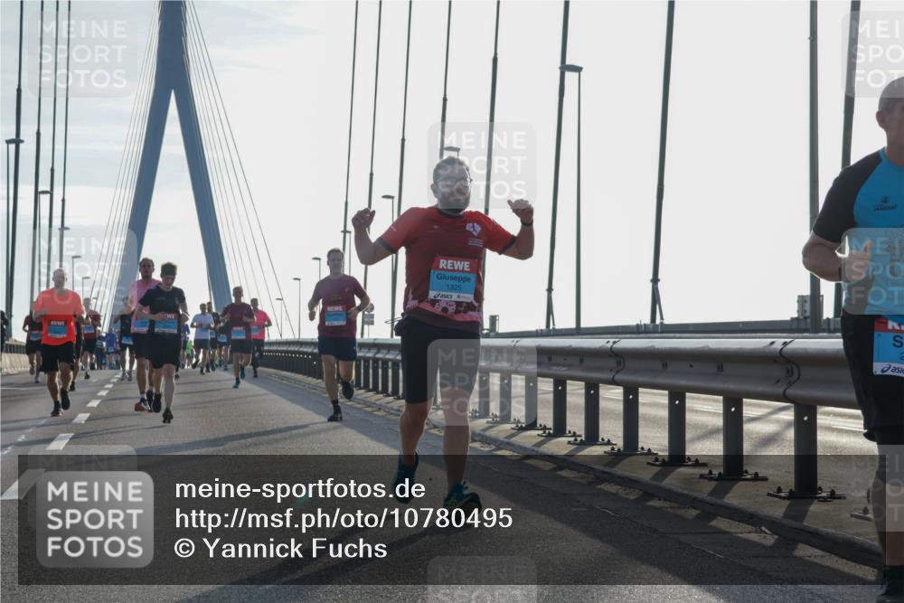 03.10.2026 - Köhlbrandbrückenlauf Yannick Fuchs http://msf.ph/oto/10780495 03.10.2026 09:26:10 Position 1 1325, 8, 2 meine-sportfotos.de