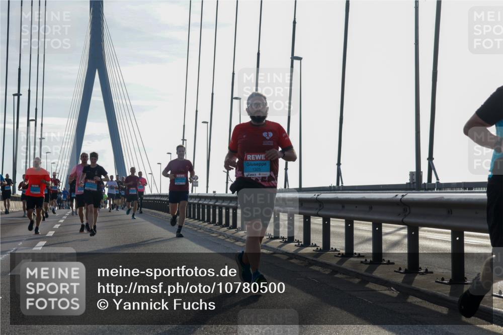 03.10.2026 - Köhlbrandbrückenlauf Yannick Fuchs http://msf.ph/oto/10780500 03.10.2026 09:26:10 Position 1 1325 meine-sportfotos.de