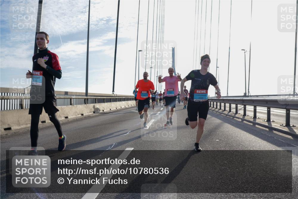 03.10.2026 - Köhlbrandbrückenlauf Yannick Fuchs http://msf.ph/oto/10780536 03.10.2026 09:26:15 Position 1 2185, 318, 2345 meine-sportfotos.de