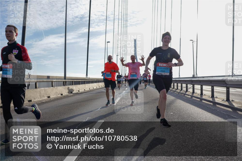 03.10.2026 - Köhlbrandbrückenlauf Yannick Fuchs http://msf.ph/oto/10780538 03.10.2026 09:26:15 Position 1 2185, 2345 meine-sportfotos.de