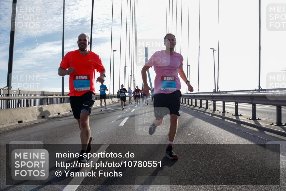 03.10.2026 - Köhlbrandbrückenlauf Yannick Fuchs http://msf.ph/oto/10780551 03.10.2026 09:26:16 Position 1 3856, 3786 meine-sportfotos.de