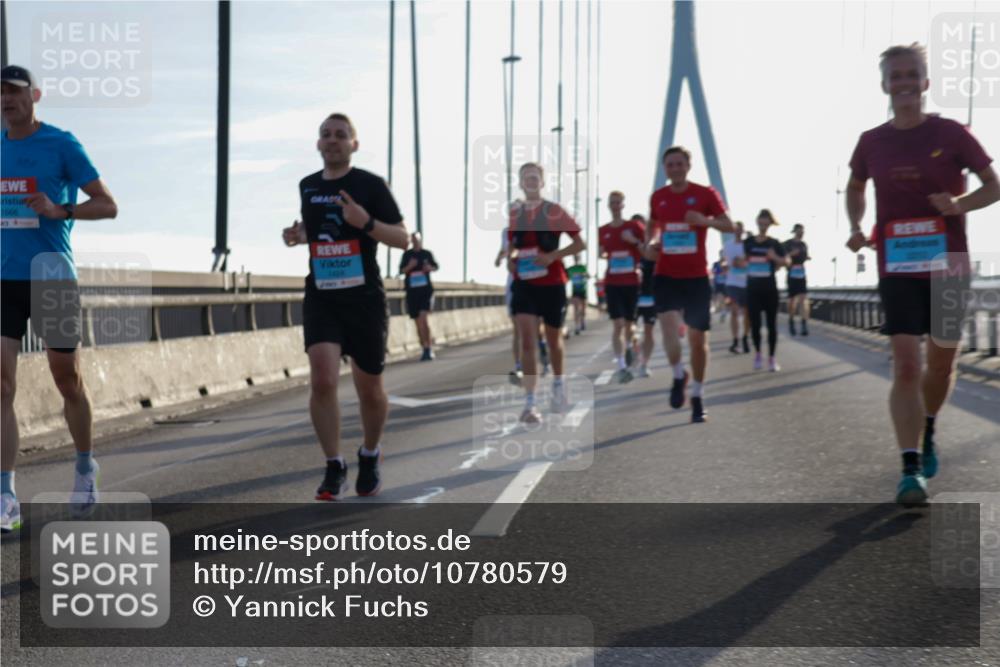 03.10.2026 - Köhlbrandbrückenlauf Yannick Fuchs http://msf.ph/oto/10780579 03.10.2026 09:26:19 Position 1 1606 meine-sportfotos.de