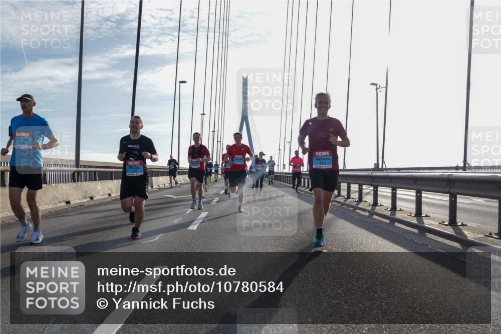 03.10.2026 - Köhlbrandbrückenlauf Yannick Fuchs http://msf.ph/oto/10780584 03.10.2026 09:26:19 Position 1 2212, 1424 meine-sportfotos.de
